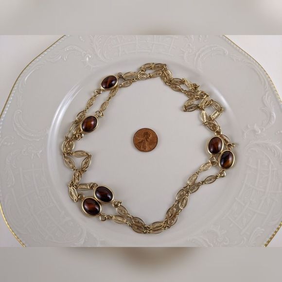 Sarah Coventry Gold Tone Tiger's Eye Necklace - Picture 6 of 9